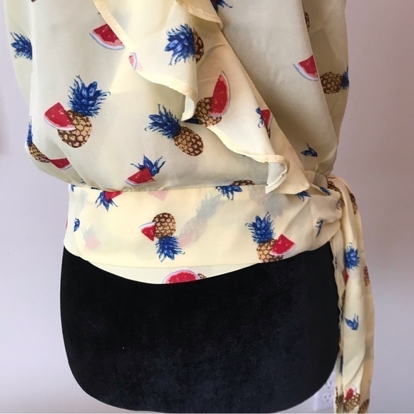 E hanger M sleeveless wrap blouse top with ruffles pineapple print. - Picture 3 of 8